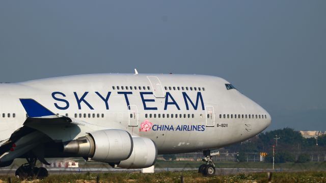 Boeing 747-400 (B-18211)