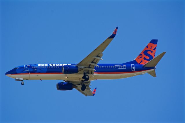 Boeing 737-800 (N808SY) - Sun Country Flight 136 from Laughlin/Bullhead Intl. on approach into Will Rogers World Airport.