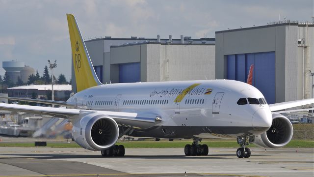 Boeing 787-8 (V8-DLA) - BOE445 taxis onto Rwy 16R for a flight test on 9.26/13. (LN:128 cn _____).