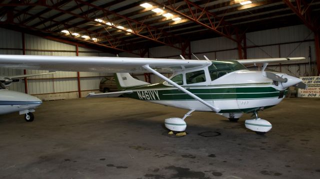 Cessna Skylane (N461VY) - Just in to say out of the cold.