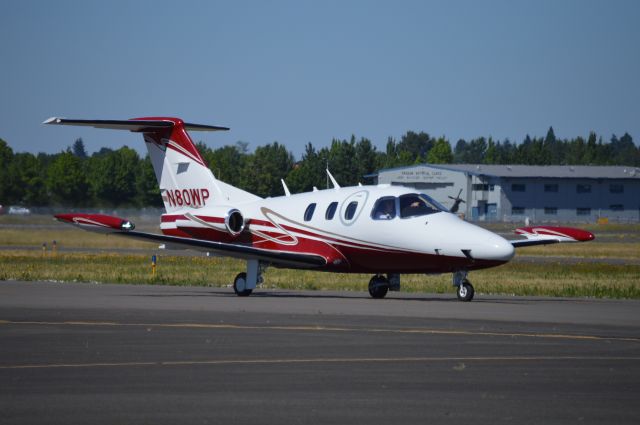 Eclipse 500 (N80WP) - Taxiing to the ramp after arriving on 31 from Camarillo (KCMA/CMA).