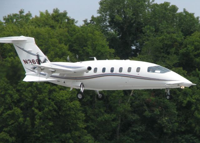 Piaggio P.180 Avanti (N369LC) - Landing on runway 14 at the Shreveport Downtown airport.