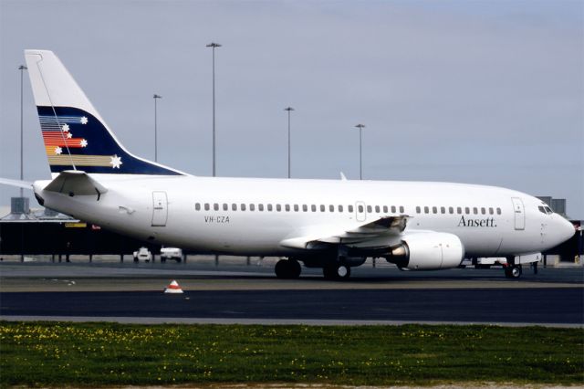 VH-CZA — - ANSETT AIRLINES OF AUSTRALIA - BOEING 737-377 - REG : VH-CZA (CN 23653/1260) - WEST BEACH ADELAIDE SA. AUSTRALIA - YPAD (21/9/1986)