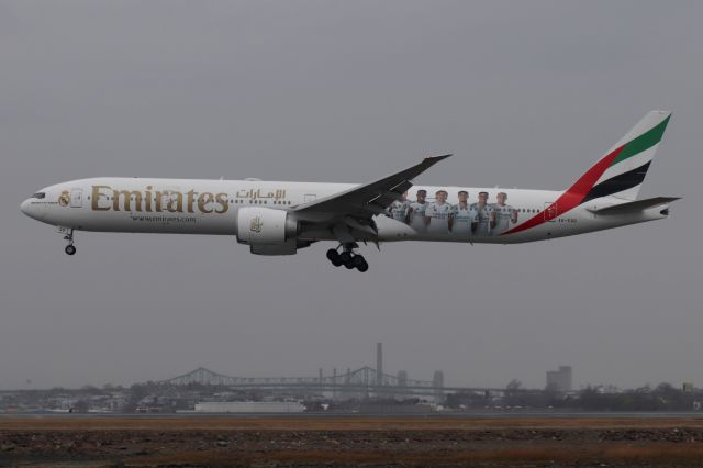 BOEING 777-300 (A6-EQD) - 'Emirates 62 Yankee' in Real Madrid soccer club livery, arriving from Dubai