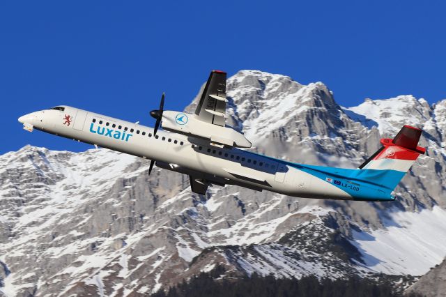 de Havilland Dash 8-400 (LX-LQD)