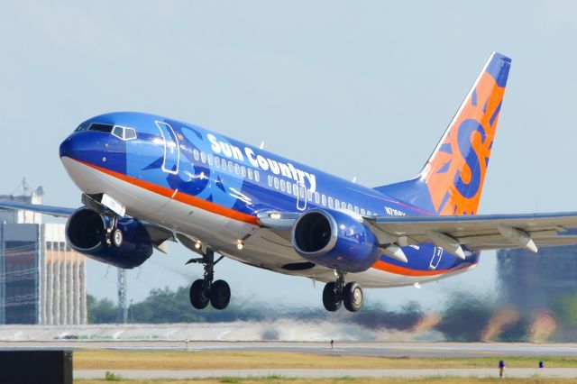 Boeing 737-700 (N715SY) - 4 departure.