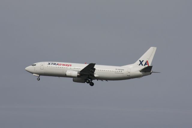 BOEING 737-400 (N313XA)