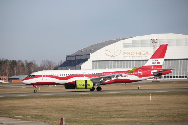 Airbus A220-300 (YL-CSL)