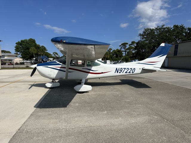 Cessna Skylane (N97220) - 79 C182 Q model On the ramp at Scott Macdonald Aircraft Sales Stuart , Florida