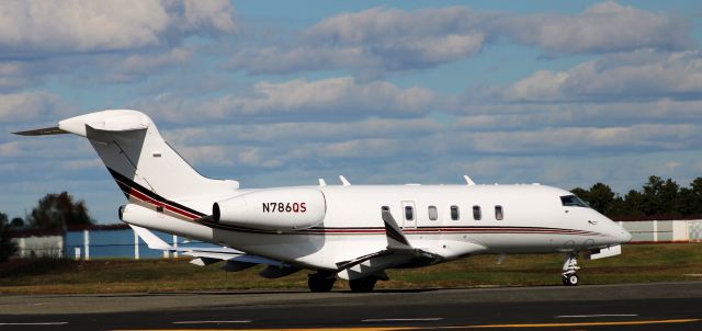 Canadair Challenger 350 (N786QS) - Taxiing for departure is this 2015 Bombardier Challenger 350 in the Autumn of 2021.