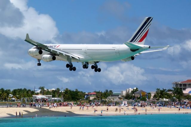 Airbus A340-300 (F-GLZJ)