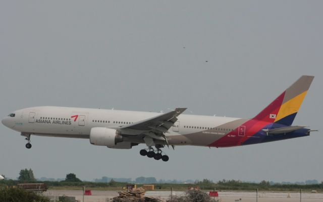 Boeing 777-200 (HL7597)