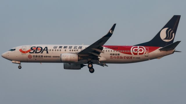 Boeing 737-800 (B-6985)