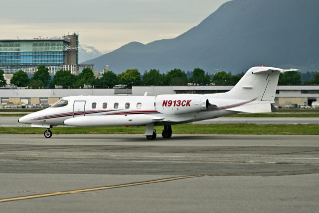 Learjet 35 (N913CK)