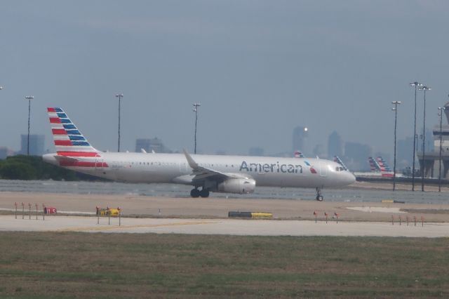 Airbus A320 (N162AA)