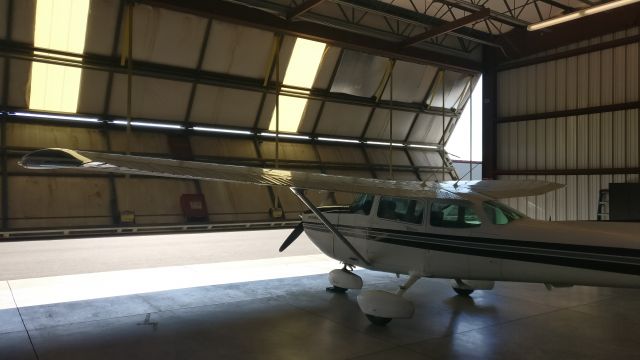 Cessna Skyhawk (N64056)