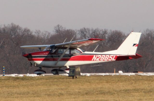 Cessna Skyhawk (N2885L) - Taxiing out for rwy 09 departure; Jan 2013