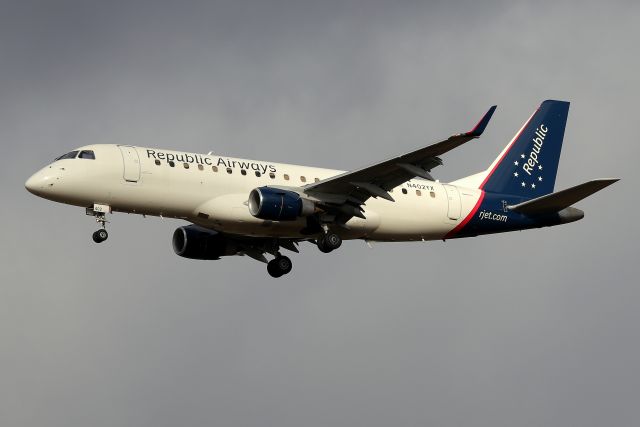 Embraer 175 (N402YX) - 'Brickyard 4716' attiving from Indianapolis