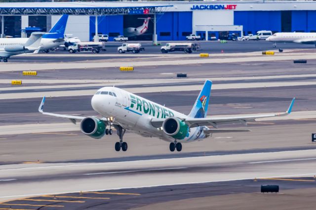 Airbus A320neo (N309FR) - A Frontier Airlines A320 neo "Weston the Woodpecker" taking off from PHX on 2/14/23. Taken with a Canon R7 and Canon EF 100-400 II L lens.