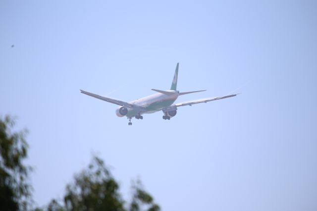 BOEING 777-300ER (B-16718)