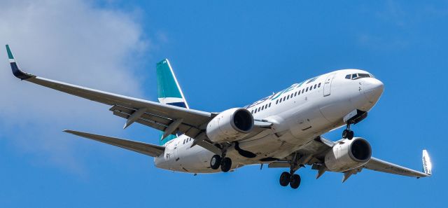 Boeing 737-700 (C-FWSF) - Cleared to land RWY 23