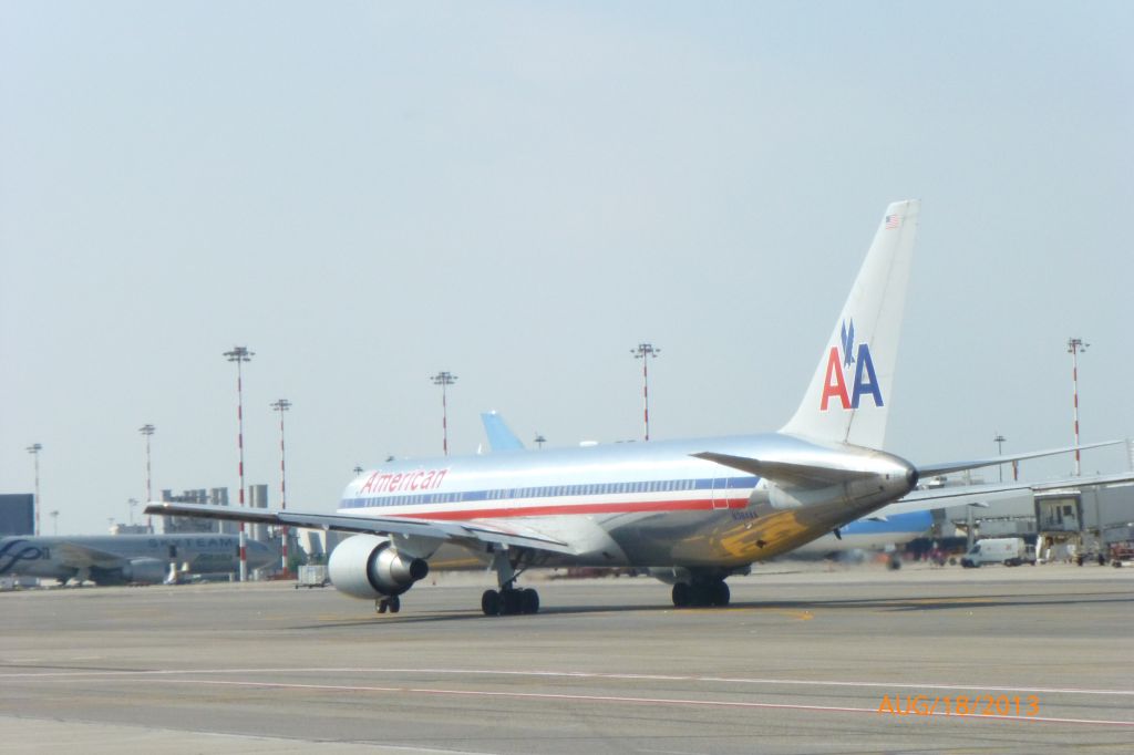 BOEING 767-300 (N384AA) - Delivered to American Airlines in 1993
