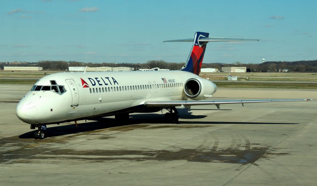 Boeing 717-200 (N951AT) - A Delta Airlines 717-200 (N951AT) at KMSN - April 9, 2016
