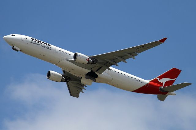 Airbus A330-300 (VH-QPJ) - 24 NOV 2012