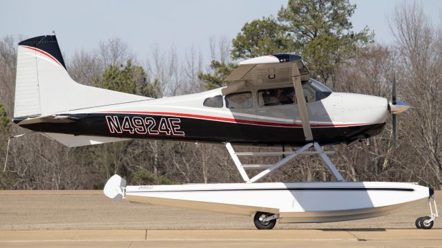 Cessna Skywagon 180 (N4924E)