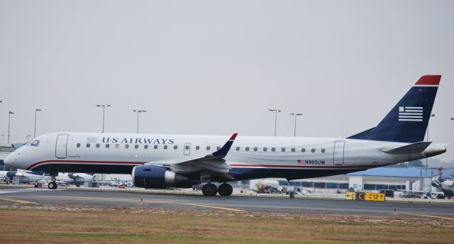 Embraer ERJ-190 (N960UW) - Taxiing into position runway 18L - 10/23/09