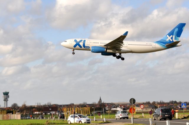 Airbus A330-200 (F-GSEU) - landing on 025L (22/11/2009)