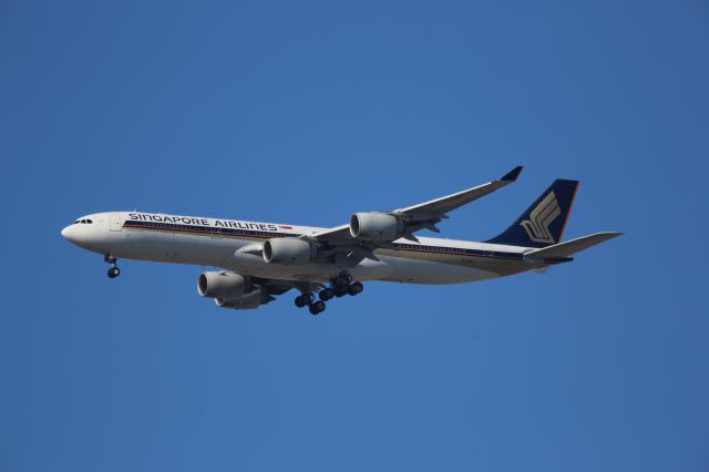 Airbus A340-500 (9V-SGB)