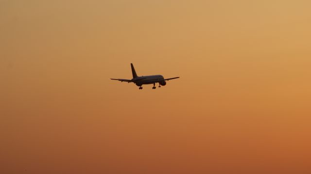 — — - 757 on a sunset approach to MSP