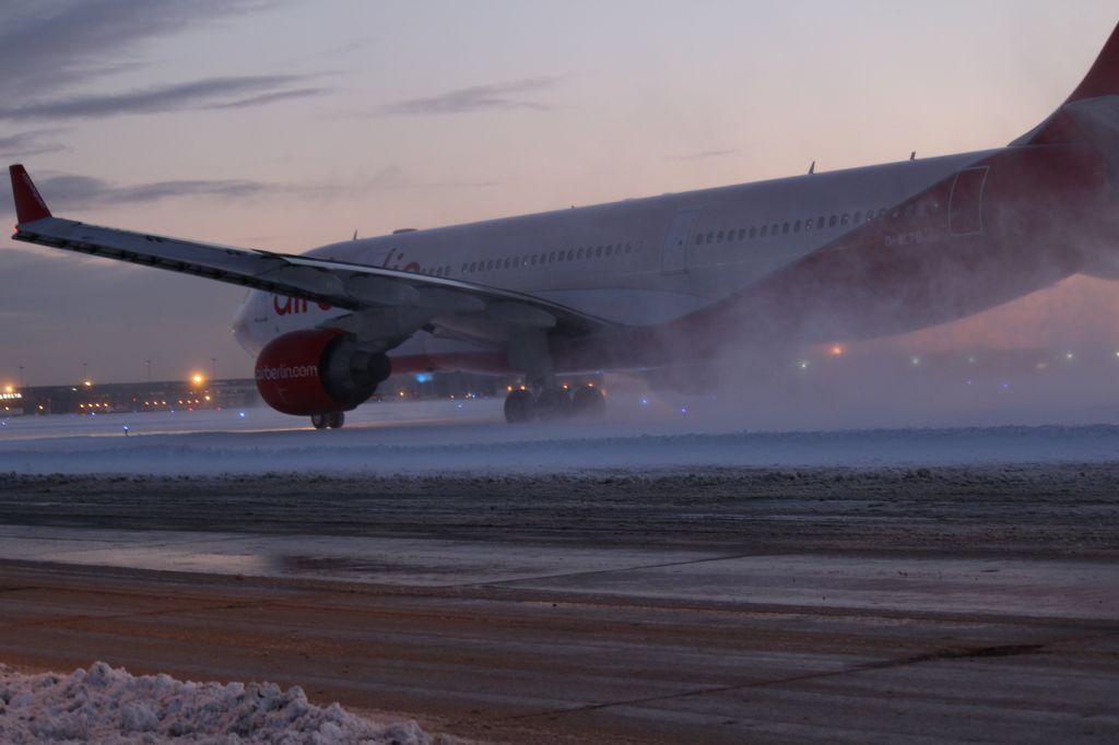 Airbus A330-300 (D-ALPD)