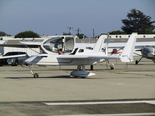 RUTAN Cozy (N97TL) - Taxiing to RWY 24
