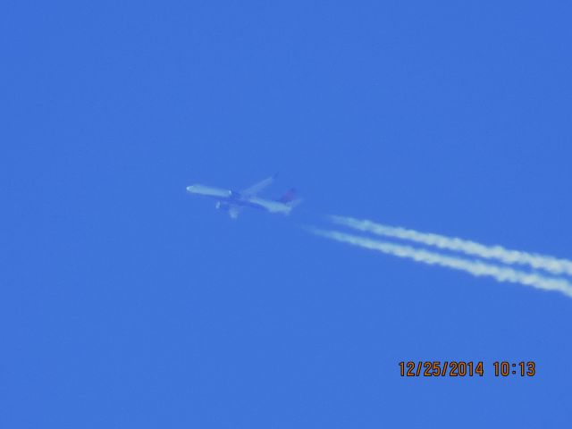Boeing 737-800 (N394DA) - Delta flight 1616 from DEN to ATL over Southeastern Kansas at 37,000 feet.