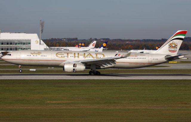 Airbus A330-300 (A6-AFB)