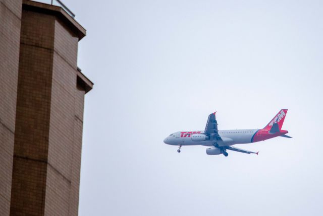 Airbus A320 (PR-MBQ) - Approaching CGH