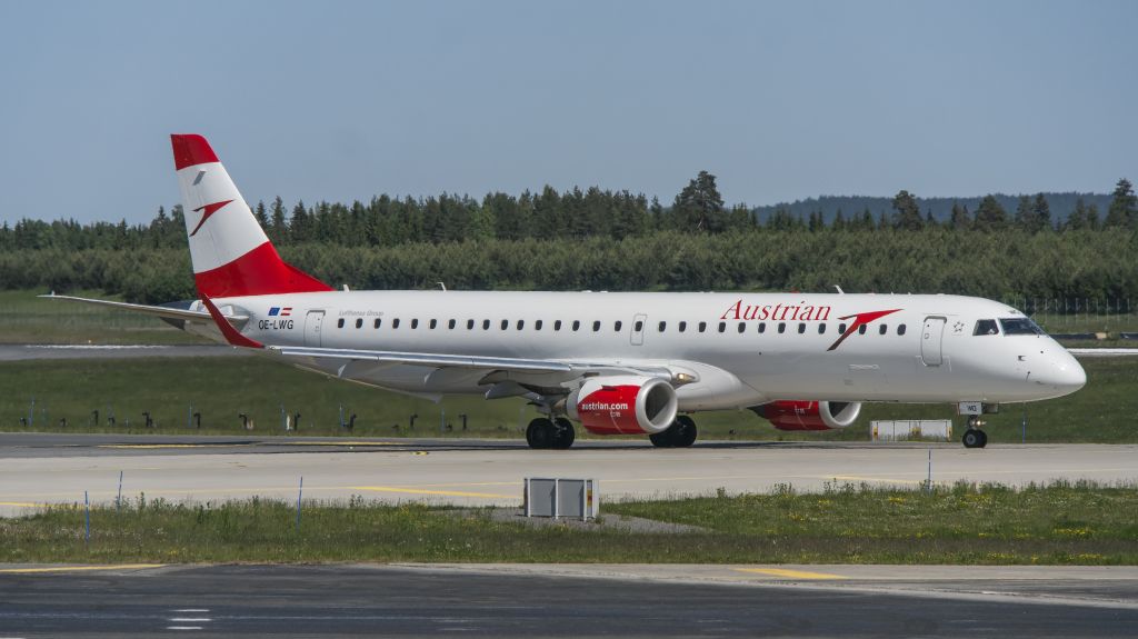 EMBRAER 195 (OE-LWG)