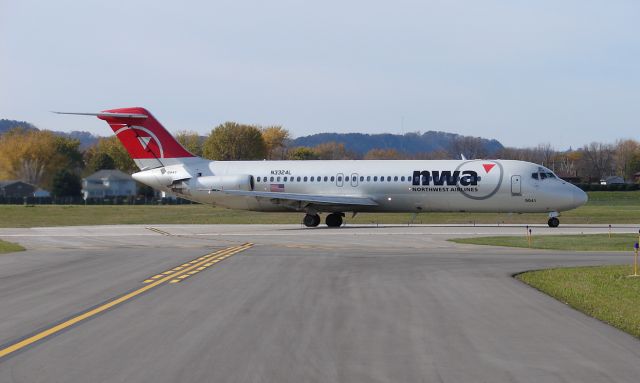 McDonnell Douglas DC-9-30 (N3324L)