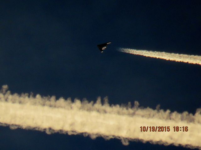 Northrop Spirit (93-1088) - Three B-2s over the Southeastern Corner of Kansas. Two of them was some what close together but to far apart for a picture the 3rd was playing catch up.