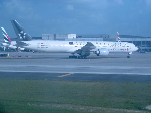 BOEING 777-300 (B-2032) - An Air China 777-300ER taxiing outside of KIAHs terminal D. The plane is found in a special Star Alliance livery. Also, note the Emirates A380s tail in the background.