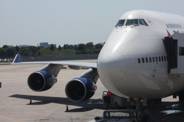 Boeing 747-400 (N675NW)