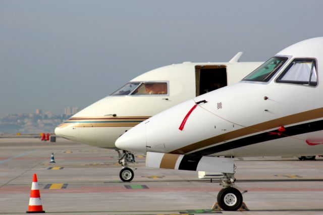 Bombardier Challenger 300 (M-LIFE)