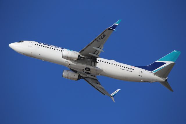 Boeing 737-800 (C-FUSM)