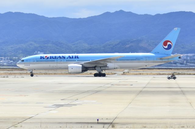 Boeing 777-200 (HL7764)