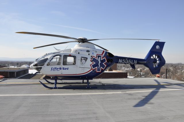 N535LN — - Medivac on the roof of Albany Medical Center