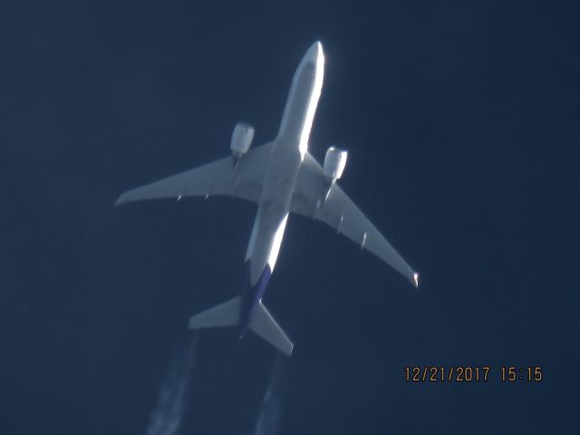 BOEING 777-200LR (N869FD)