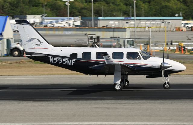 Piper Navajo (N555MF)