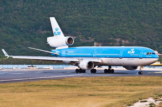 Boeing MD-11 (PH-KCD) - steep turn...!